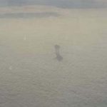 Supuesto gigante camina sobre las nubes