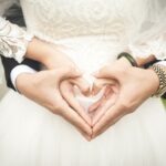 Estudio revela que los hombres se comprometen cuando escasean las mujeres