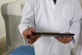 Para frenar el desabasto y el dolor: Proponen que pasantes de medicina receten estupefacientes en zonas rurales
