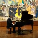 “La música no necesita adeptos, sino amantes”: pianista Edgar Elías (videos)