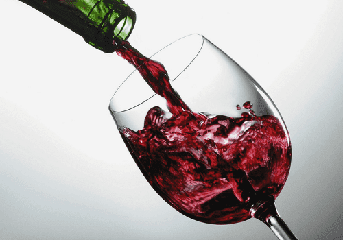 Nueva investigación halla que tomar vino antes de ir a dormir puede adelgazarte