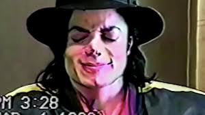 Difunden interrogatorio a Michael Jackson por casos de abuso sexual; sorprenden las extrañas reacciones del `Rey del Pop´