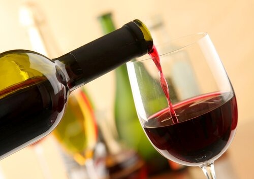 Estudio: Vino tinto podría ayudar a tratar la depresión y ansiedad