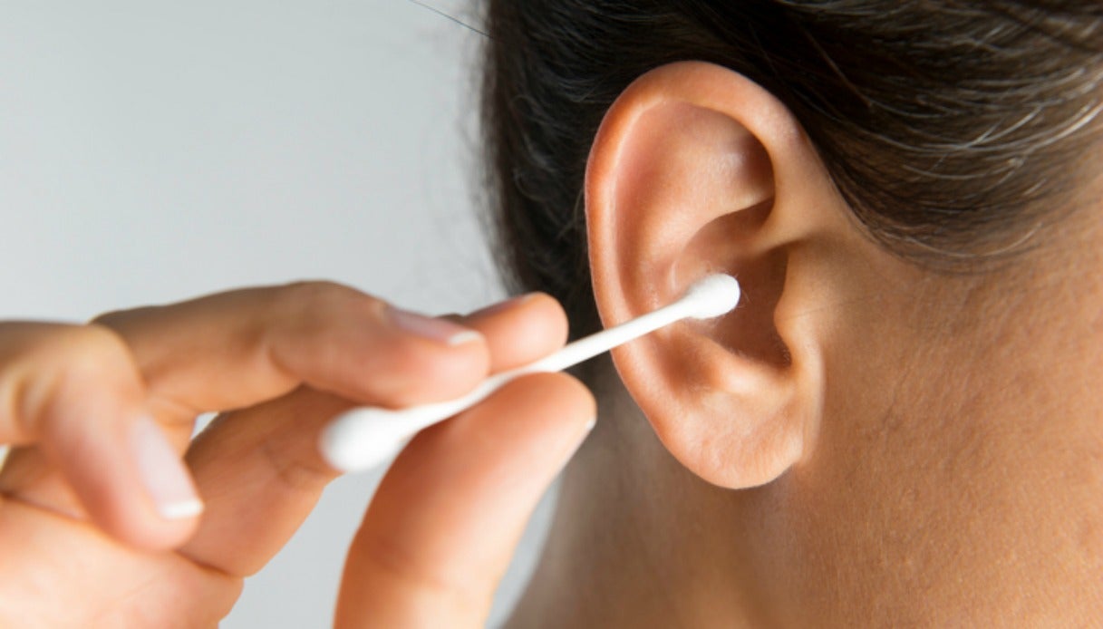 ¿Usas cotonetes para limpiar tus oídos?