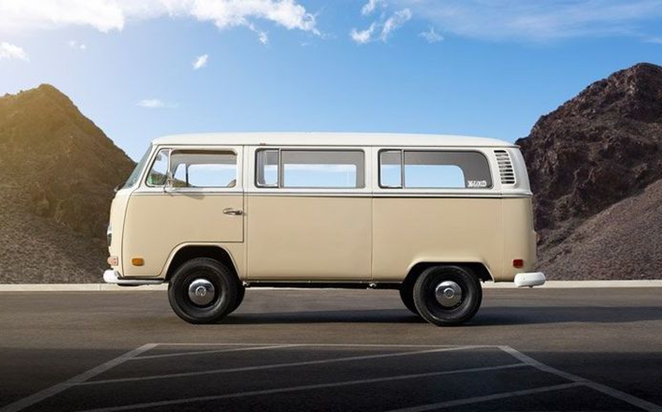 Volkswagen volvió una Combi de 1972  un auto eléctrico llamado e-Bus