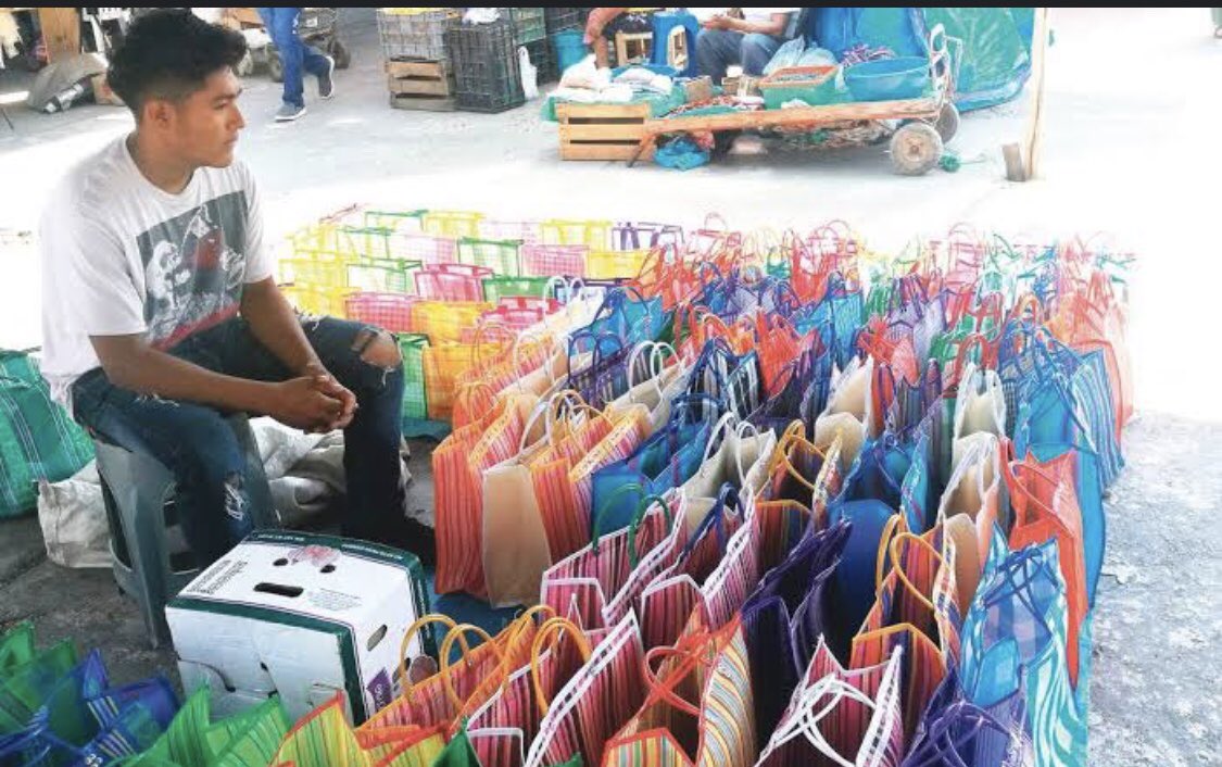 Acusan en redes que Zara hizo apropiación cultural de las “bolsas para mandado” mexicanas