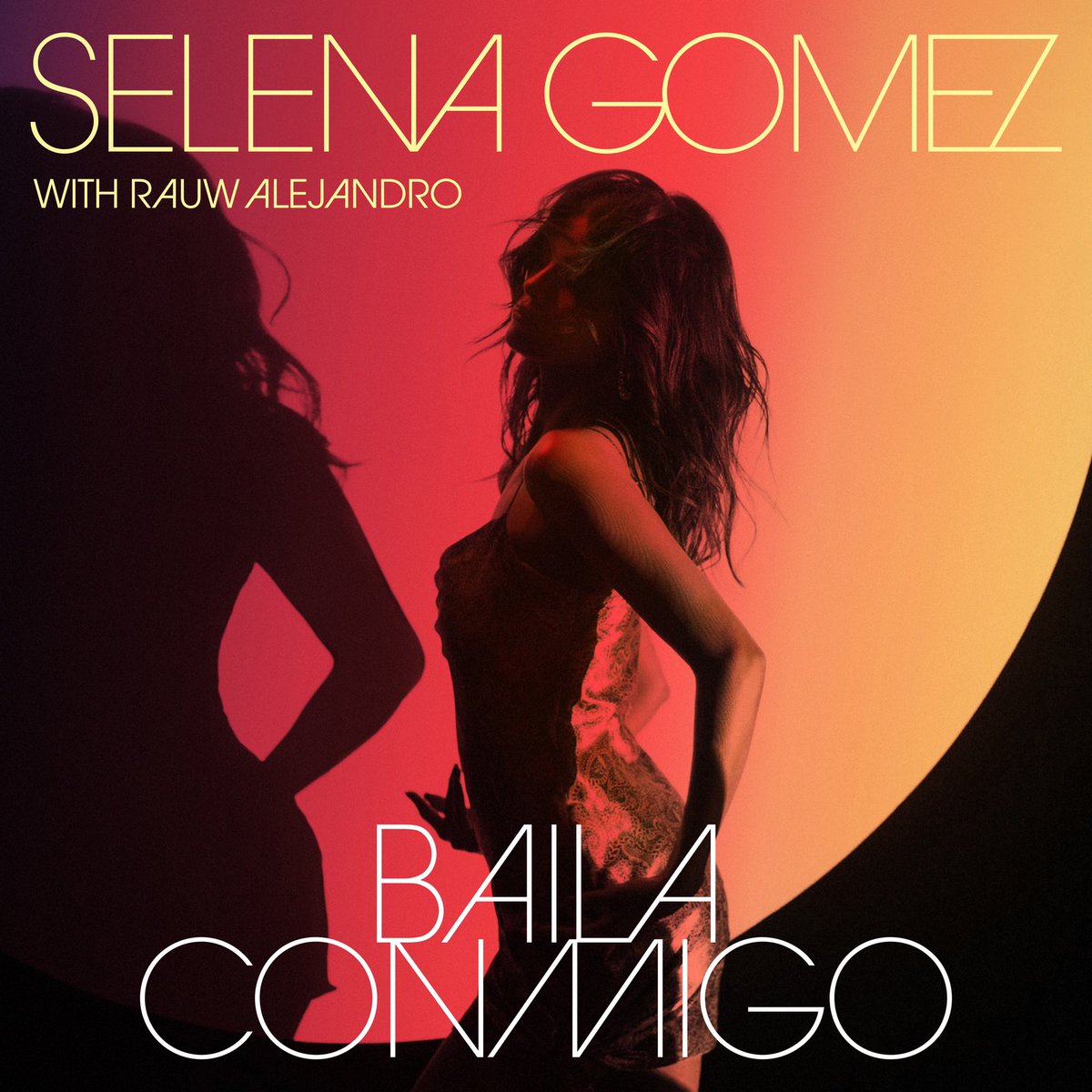 Selena Gomez lanza el video de su sencillo Baila Conmigo con Rauw Alejandro