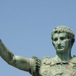 Amor a primera vista entre chica argentina y atractivo emperador romano en NY