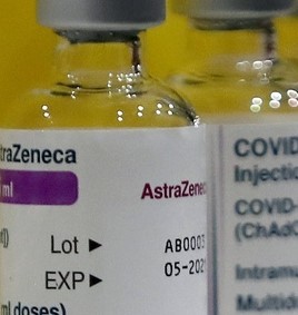 Vacuna AstraZeneca ofrece “mínima protección” contra la variante de COVID