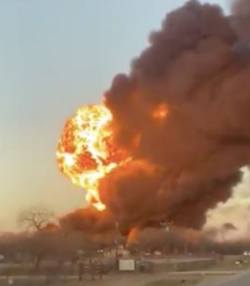 Fuerte explosión en #Texas tras choque entre tren y un camión articulado (video)