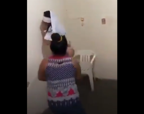 Difunden video donde mujer es brutalmente golpeada con una tabla en glúteos