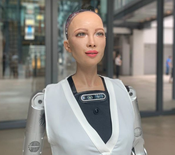 La robot Sophia ahora es artista y subastan su obra