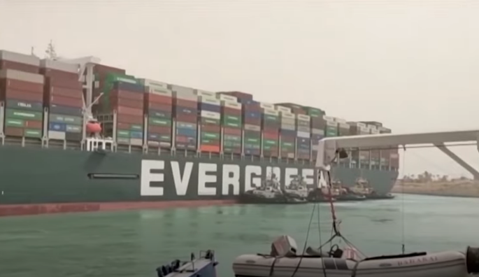 Bloqueo de barco #EverGiven, atascado en Canal de Suez, podría durar semanas