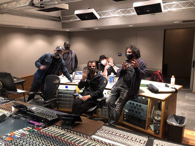 Ringo Starr estrena ‘Zoom In’ con colaboraciones de McCartney y Dave Grohl