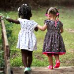 Los amigos de la infancia se forjan en la calle, en el vecindario y en la escuela