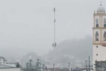 Voladores de Papantla se enredan en pleno vuelo durante ceremonia (video)