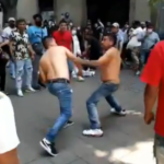 ¿Qué, qué, muy gallito kbrón?, y se sueltan las peleas callejeras (video)