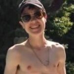 Elliot Page comparte su primera foto en traje de baño