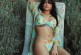 Rihanna ofrece leggings con un sugestivo escote... ¡para el trasero!