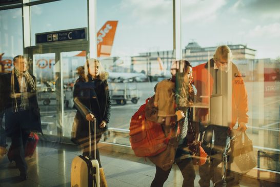 Promover el patrimonio artesanal y gastronómico nacional en terminales aéreas