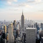 Ordenan vacunación obligatoria a empleados públicos en Nueva York