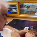 Video de Vicente Fernández cantando a su bisnieta, enternece las redes