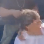 Presuntos criminales rapan el cabello a una mujer que les tocó el claxon; la agresión habría sido ordenada por 'El R-5', capo de Cárteles Unidos