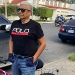 Y a este señor de la bici, ¿qué le pasa que no deja de pedalear nunca?