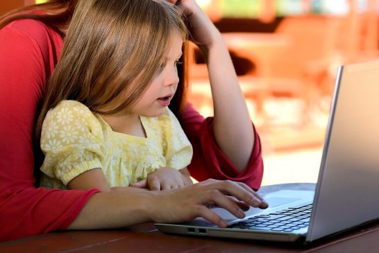 Trampas en redes y videojuegos: Impulsan ley para castigar con máxima gravedad la trata digital de menores
