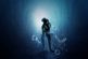 Náufraga de ti me aferro, Sirena de viento y mares persisto, Mientras aguardo calma y altiva, El instante preciso de tu arribo