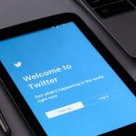Elon Musk sí compraría Twitter, si la red comprueba que sus cuentas son reales