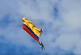 Dos soldados mueren al caer de la cuerda que sostenía la bandera de Colombia (video)