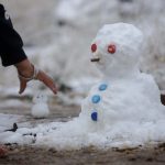 Capitalinos acuden a disfrutar del clima nevado al Ajusco; tome precauciones (video)