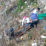 Chocan y caen a barranca, microbús y automóvil particular en Naucalpan; reportan 8 personas lesionadas y 4 decesos