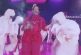 Rihanna enloquece con un escenario flotante, su llamativo traje rojo y con su barriguita en el show de Medio Tiempo