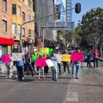 Por red de corrupción, transportistas clausuran Semovi