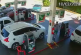 Cliente en llamas: Trabajador baña de combustible a un hombre… ¡y le prende fuego! (video)