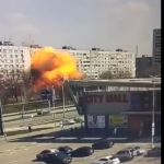 Así impacta misil en edificio residencial de Zaporiyia, en Ucrania (video)