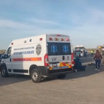 Accidente entre camión de personal y camioneta deja un muerto y 39 heridos (video)