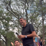 Con mariachi, taquiza y en un parque de Polanco, Arturo Elías Ayub festeja con fans su cumpleaños (videos)