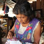 Hablante de lengua zapoteca destaca los usos y costumbres de su comunidad