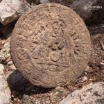 Con su texto jeroglífico maya completo, hallan en Chichén Itzá un marcador de Juego de Pelota