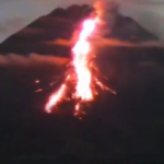 Monte Merapi registra nuevo descenso de flujos piroclásticos (video)🌋