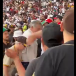 Abuchean en estadio de béisbol a Adán Augusto y mejor emprende la graciosa retirada (video)
