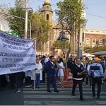 Trabajadores de Salud CDMX realizan marcha hacia el Zócalo; exigen dotación de equipo, pago de estímulos mensuales y la destitución del titular de los Servicios de Salud Pública (video)