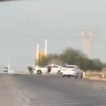 Conductor que era perseguido en carretera de Ciudad Obregón, Sonora, atropella a elemento de la Guardia Nacional (video)