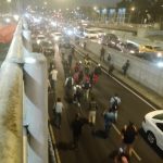 Línea 9 del Metro falla y Viaducto se convierte en paradero y vía peatonal; Región Iztacalco brinda apoyo (videos)