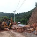 Atiende CICAEG derrumbe por lluvias en carretera Igualita, en Metlatonoc