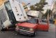 CDMX: En colonia Obrera se abre socavón, cae camión de carga y se vuelca sobre camioneta