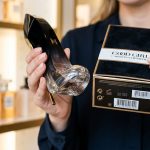 El arte del engaño olfativo: Cómo detectar un perfume clon y neutralizar el mito de los 'saldos'